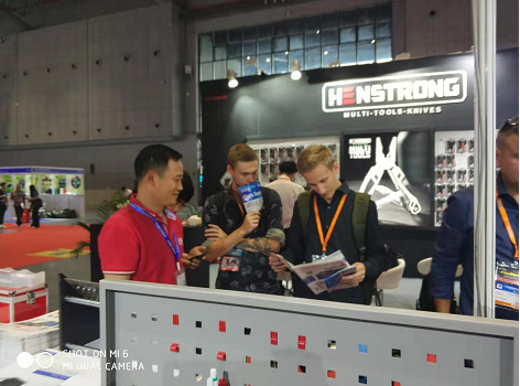 工具柜廠家天金岡上海五金展受到無數外國友人青睞 工具柜廠家天金岡上海五金展受到無數外國友人青睞