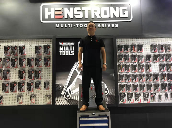 工具柜廠家天金岡旗下工具柜活的累考察團隊的一致好評! 工具柜廠家天金岡旗下工具柜活的累考察團隊的一致好評!