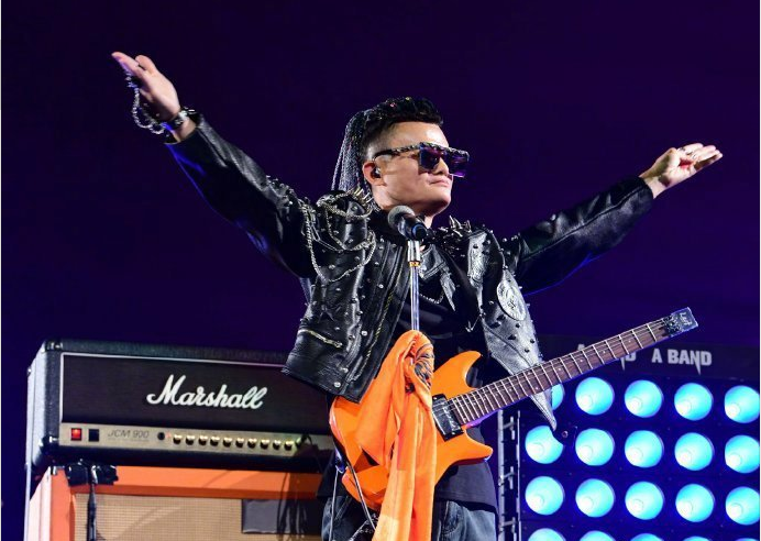 馬老師獻唱怒放的生命,工具柜廠家天金岡跟著燃到爆 馬老師獻唱怒放的生命,工具柜廠家天金岡跟著燃到爆