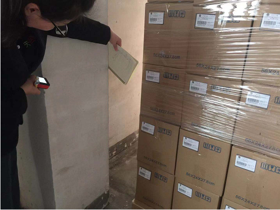 工具柜廠家天金岡周艷玲女士對(duì)工廠的每處進(jìn)行計(jì)算和規(guī)劃 工具柜廠家天金岡周艷玲女士對(duì)工廠的每處進(jìn)行計(jì)算和規(guī)劃