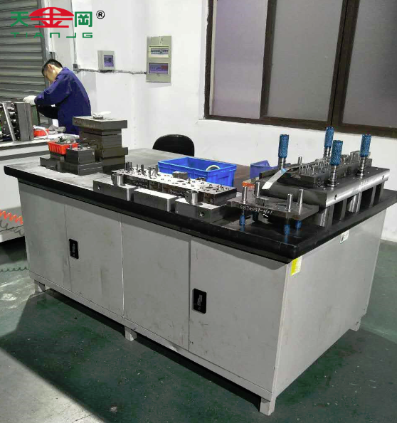 天金岡鉗工臺桌--客戶場景 天金岡鉗工臺桌--客戶場景