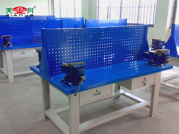 天金岡臺虎鉗工作桌--客戶場景 天金岡臺虎鉗工作桌--客戶場景