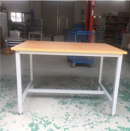 天金岡實(shí)木鉗工桌--客戶場(chǎng)景