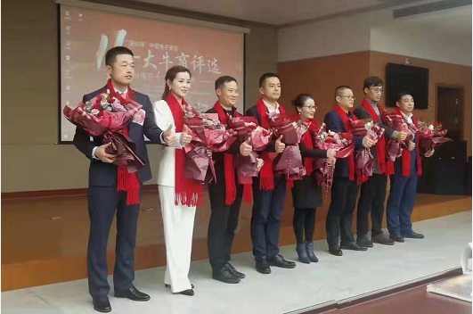 天金岡周艷玲小姐參加本屆路演活動 天金岡周艷玲小姐參加本屆路演活動