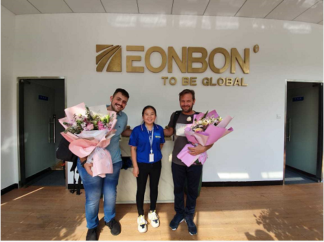 玉寰包裝伍曼女士與國外客戶合影 玉寰包裝伍曼女士與國外客戶合影