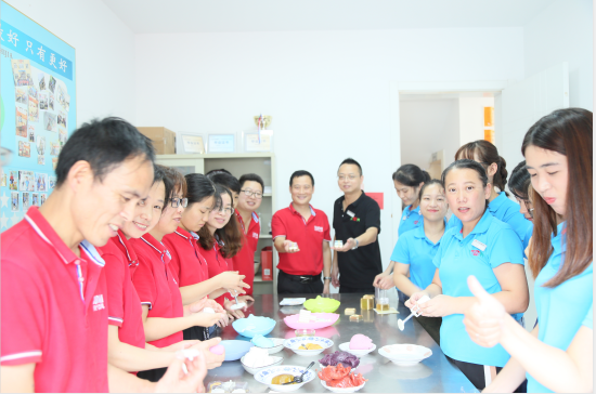 工具柜廠家天金岡與穩汀伙伴制作月餅 工具柜廠家天金岡與穩汀伙伴制作月餅