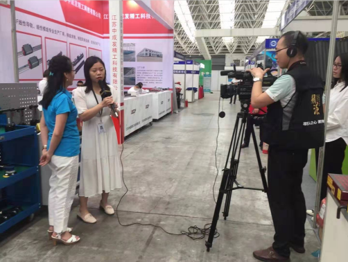 天金岡周艷玲女士受邀接受尋匠之心《溯源》欄目組采訪 天金岡周艷玲女士受邀接受尋匠之心《溯源》欄目組采訪